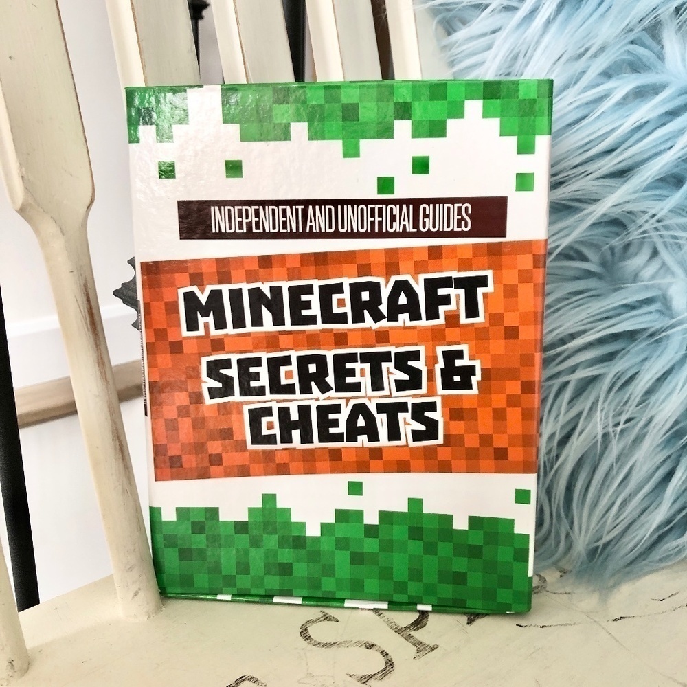Minecraft,‎ Secrets And Cheats, 4 Booklet Set, Independent And Unofficial Guides